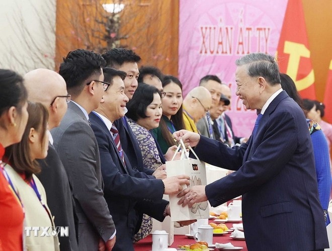 Tổng Bí thư Tô Lâm gặp gỡ kiều bào tiêu biểu dự chương trình 