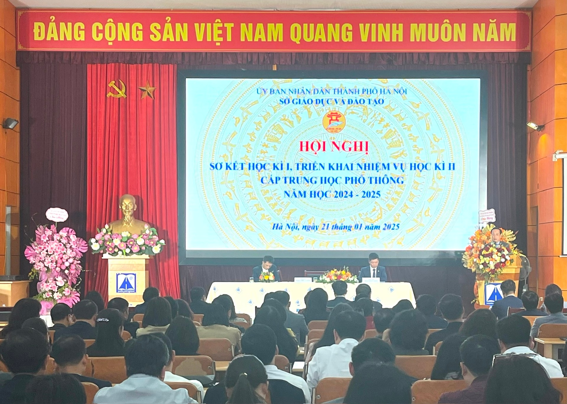 hoi-nghi.jpg