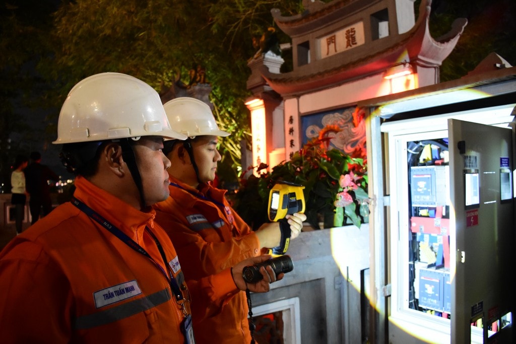 EVNHANOI ứng trực 24/24h tại các trọng điểm đảm bảo điện