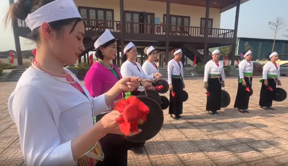Cồng chiêng - Báu vật không thể thiếu trong ngày Tết của người Mường (Quốc Oai)
