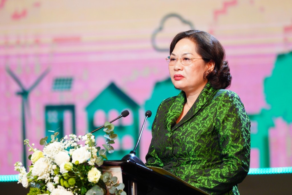 Đồng chí Nguyễn Thị Hồng - Uỷ viên Trung ương Đảng, Thống đốc Ngân hàng Nhà nước phát biểu tại buổi lễ
