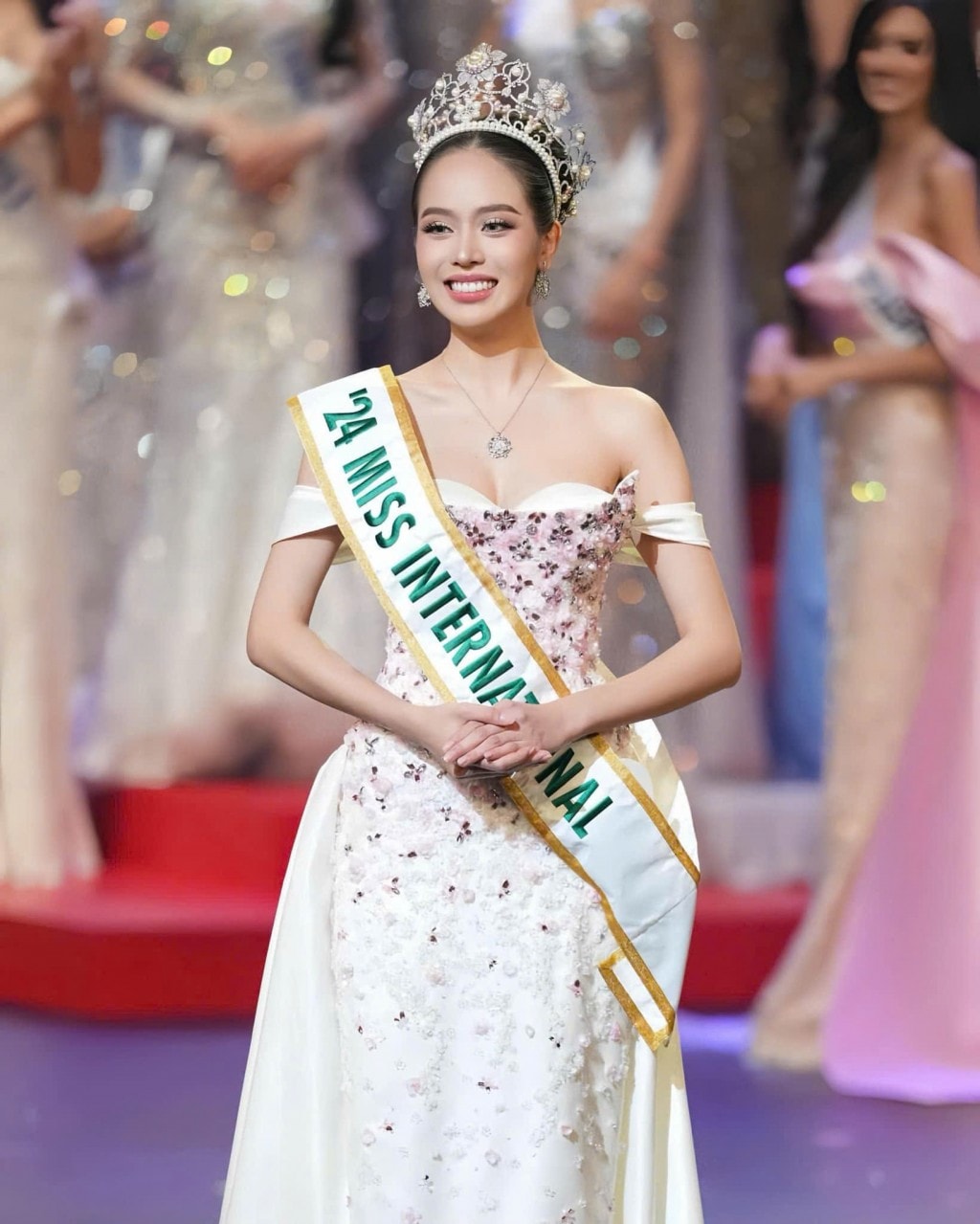 Hoa hậu Thanh Thủy trong giây phút đăng quang 