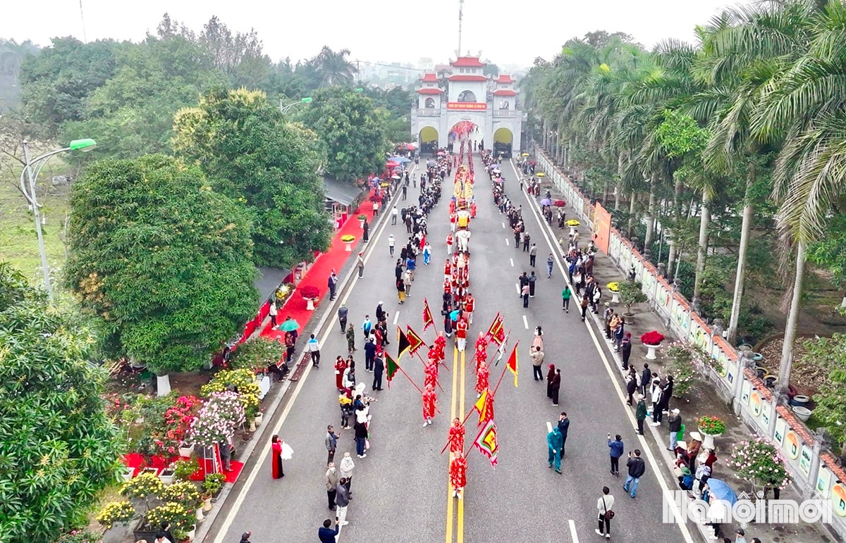 W_tung-bung-ngay-khai-hoi-den-hai-ba-trung-1.jpg