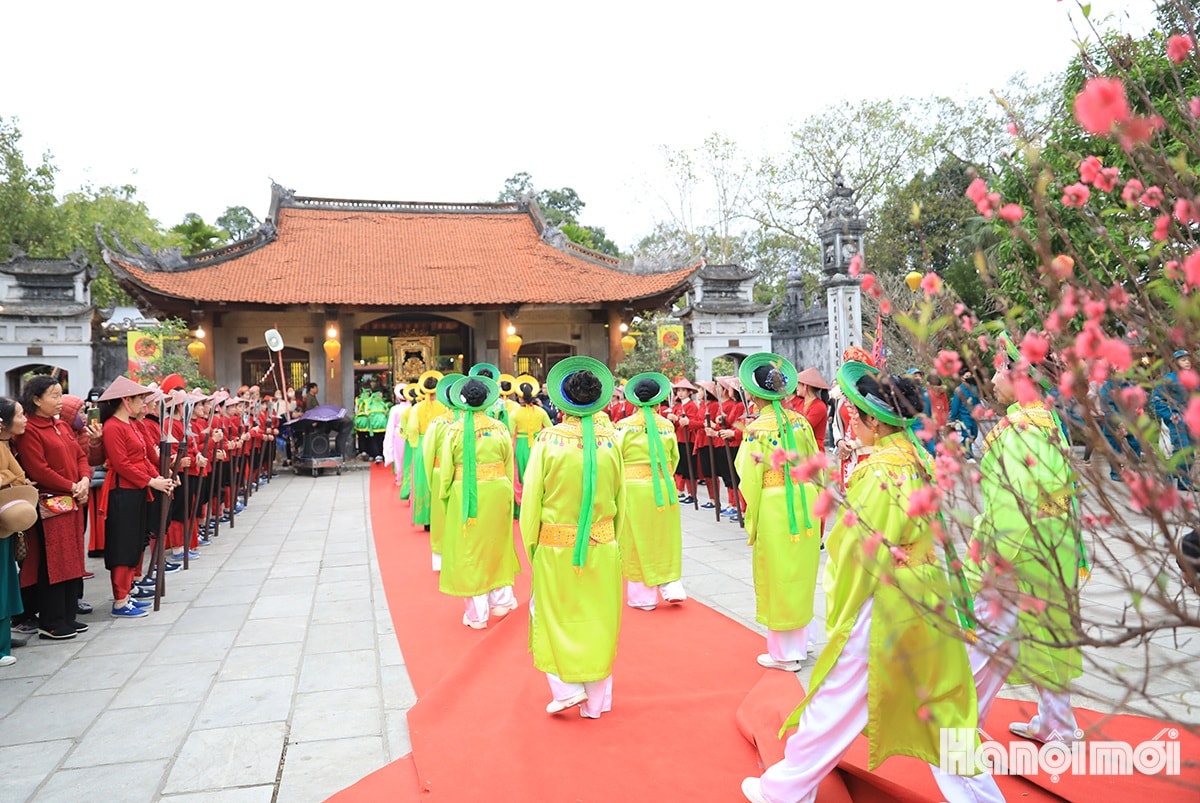 W_tung-bung-ngay-khai-hoi-den-hai-ba-trung-11.jpg