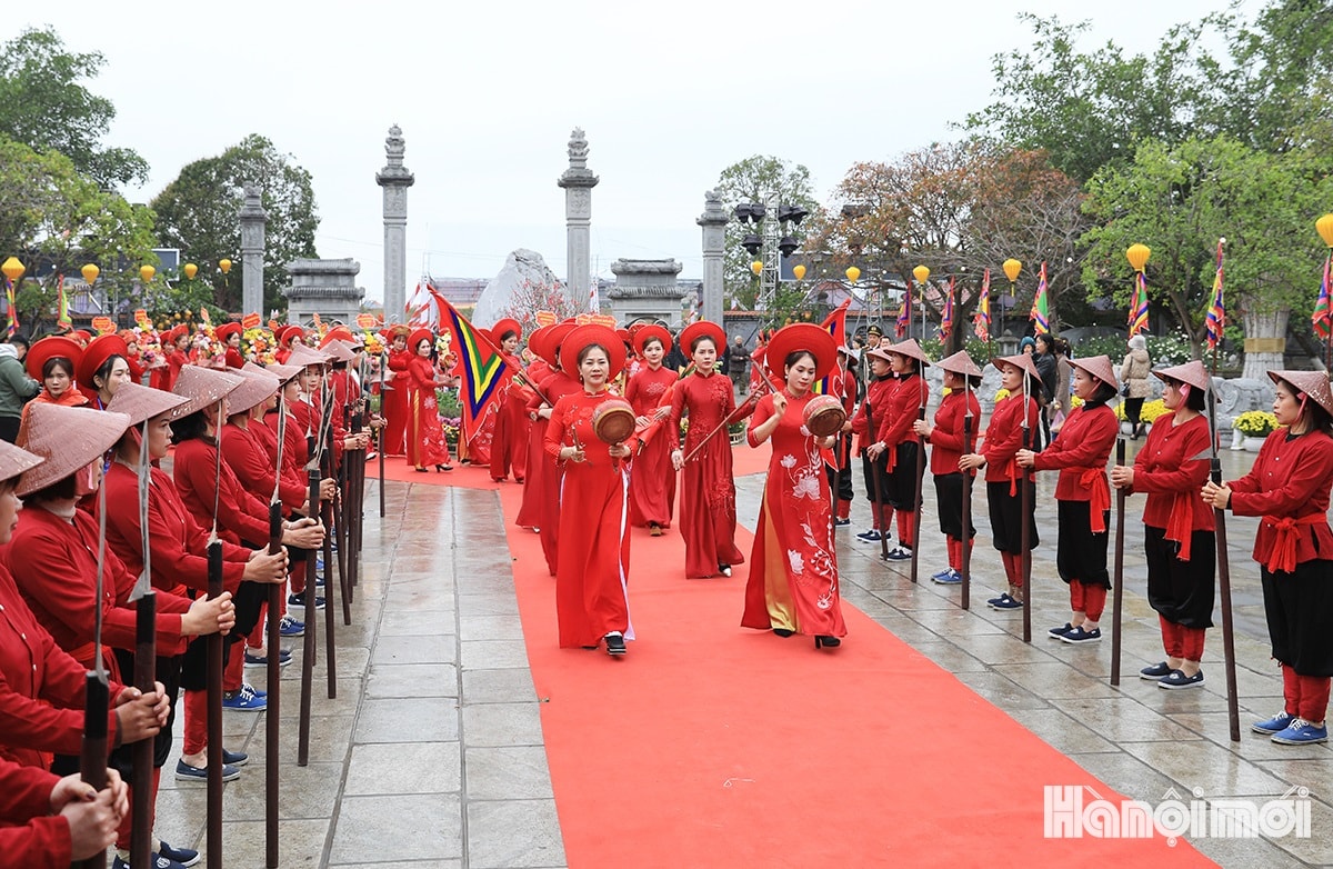 W_tung-bung-ngay-khai-hoi-den-hai-ba-trung-12.jpg