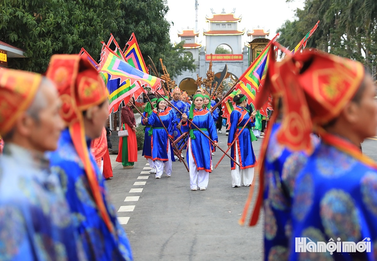 W_tung-bung-ngay-khai-hoi-den-hai-ba-trung-5.jpg