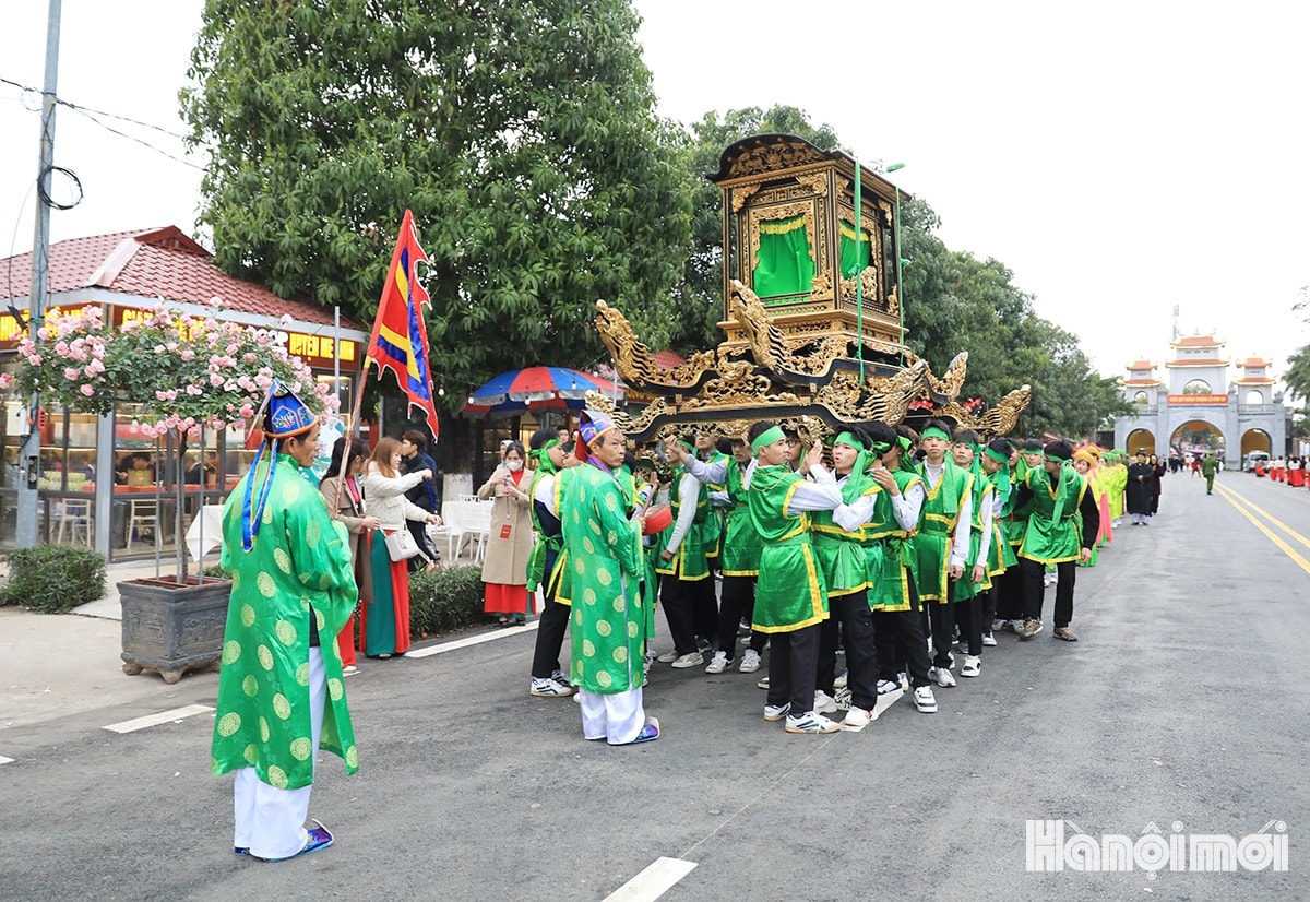 W_tung-bung-ngay-khai-hoi-den-hai-ba-trung-6.jpg