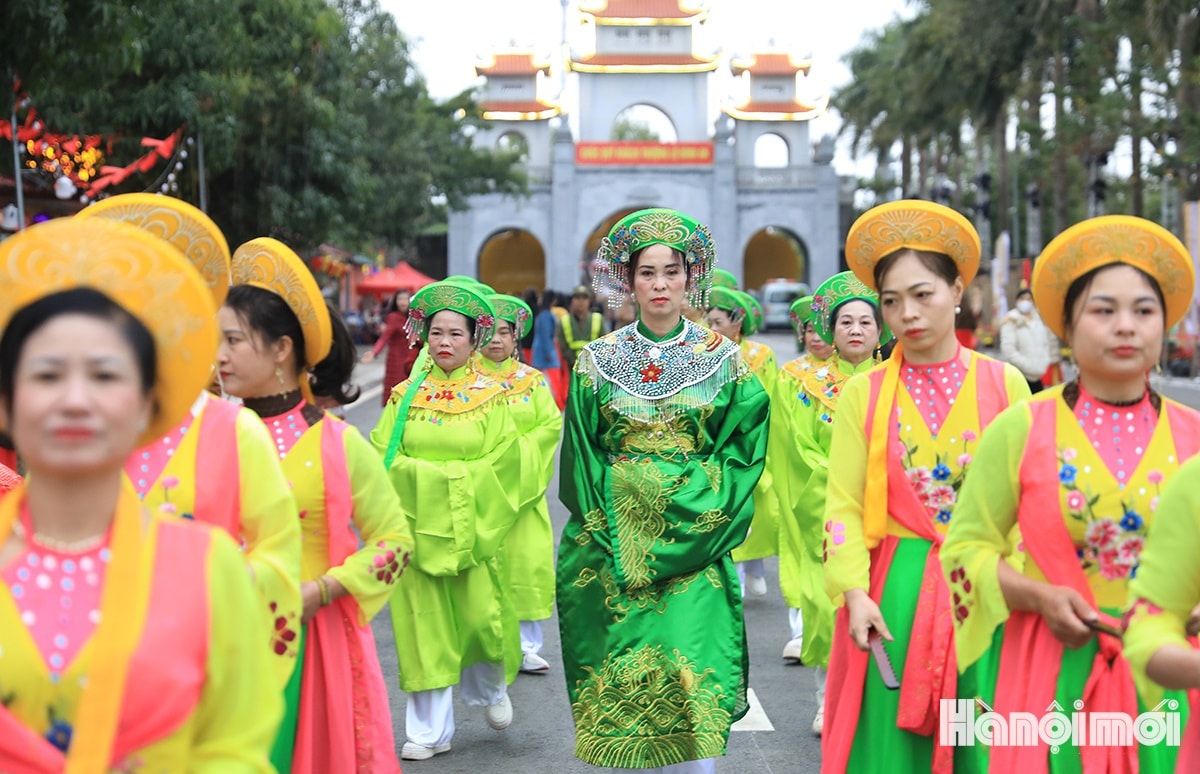 W_tung-bung-ngay-khai-hoi-den-hai-ba-trung-8.jpg