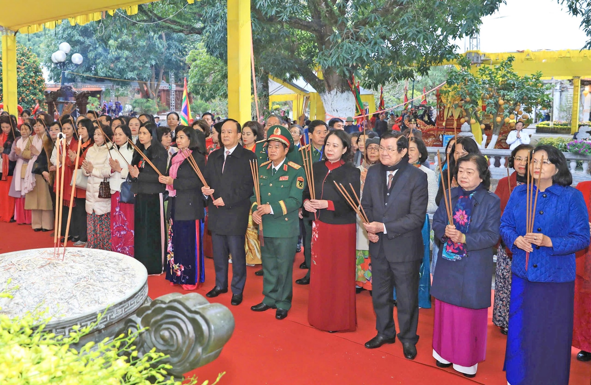 cac-dong-chi-lanh-dao-nguyen-lanh-dao-trung-uong-va-thanh-pho-ha-noi-dang-huong-tai-khu-di-tich-quoc-gia-dac-biet-den-hai-ba-trung-huyen-me-linh-.-anh-quang-thai.jpg