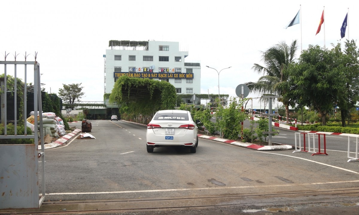 TP.HCM: Mượn phôi giấy phép lái xe các địa phương để giải quyết nhu cầu cho người dân TP.HCM: Mượn phôi giấy phép lái xe các địa phương để giải quyết nhu cầu cho người dân