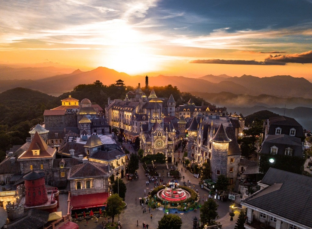 Không khí lễ hội ở “Châu Âu thu nhỏ” này còn liên tục sôi động, với các minishow đủ loại hình nghệ thuật, diễn ra ở nhiều địa điểm, vào các khung giờ khác nhau