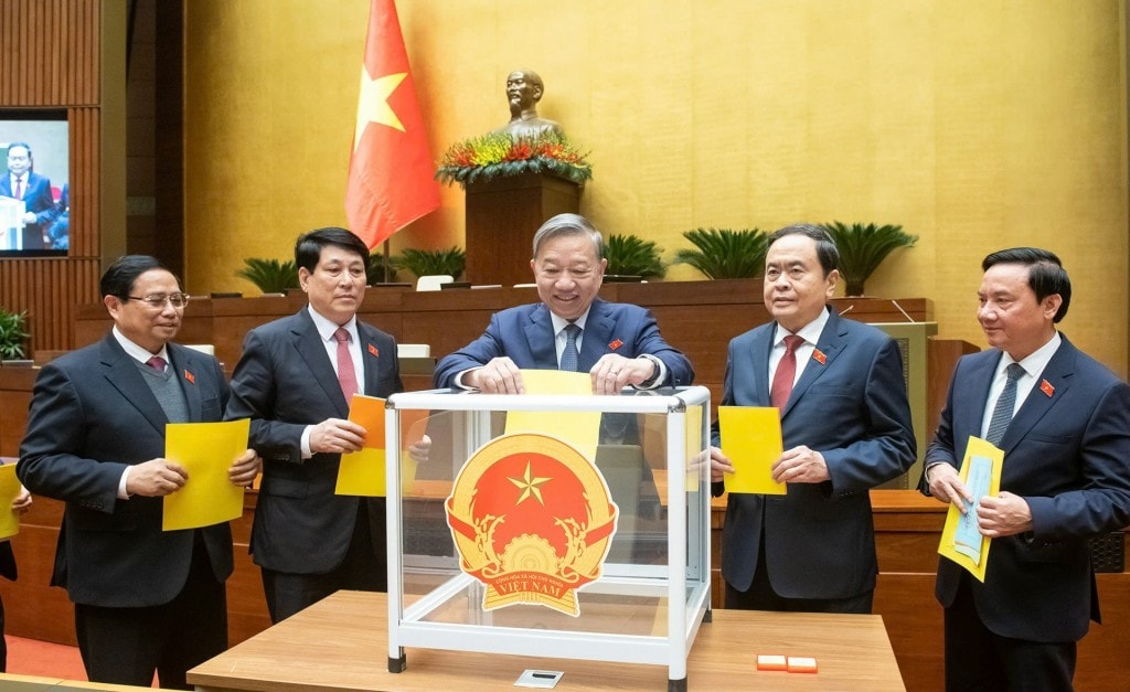 Tổng Bí thư Tô Lâm, Chủ tịch nước Lương Cường, Thủ tướng Phạm Minh Chính, Chủ tịch Quốc hội Trần Thanh Mẫn, Phó Chủ tịch Quốc hội Nguyễn Khắc Định bỏ phiếu kiện toàn bộ máy, nhân sự Chính phủ