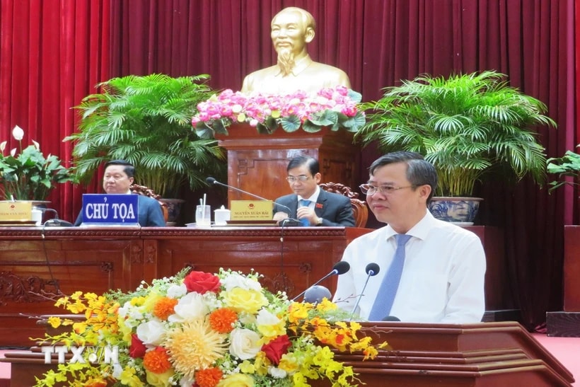 Ông Trương Cảnh Tuyên, tân Chủ tịch Ủy ban Nhân dân thành phố Cần Thơ nhiệm kỳ 2021-2026, phát biểu nhận nhiệm vụ. (Ảnh: Ánh Tuyết/TTXVN)