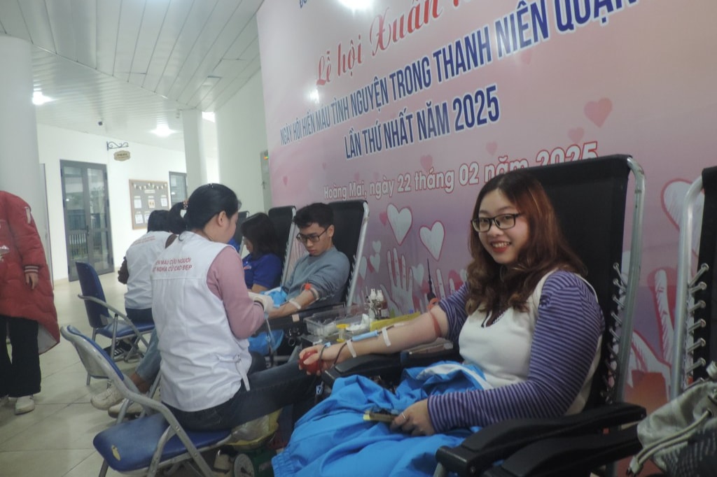 Chương trình hiến máu tình nguyện thu hút đông đảo bạn trẻ tham gia 