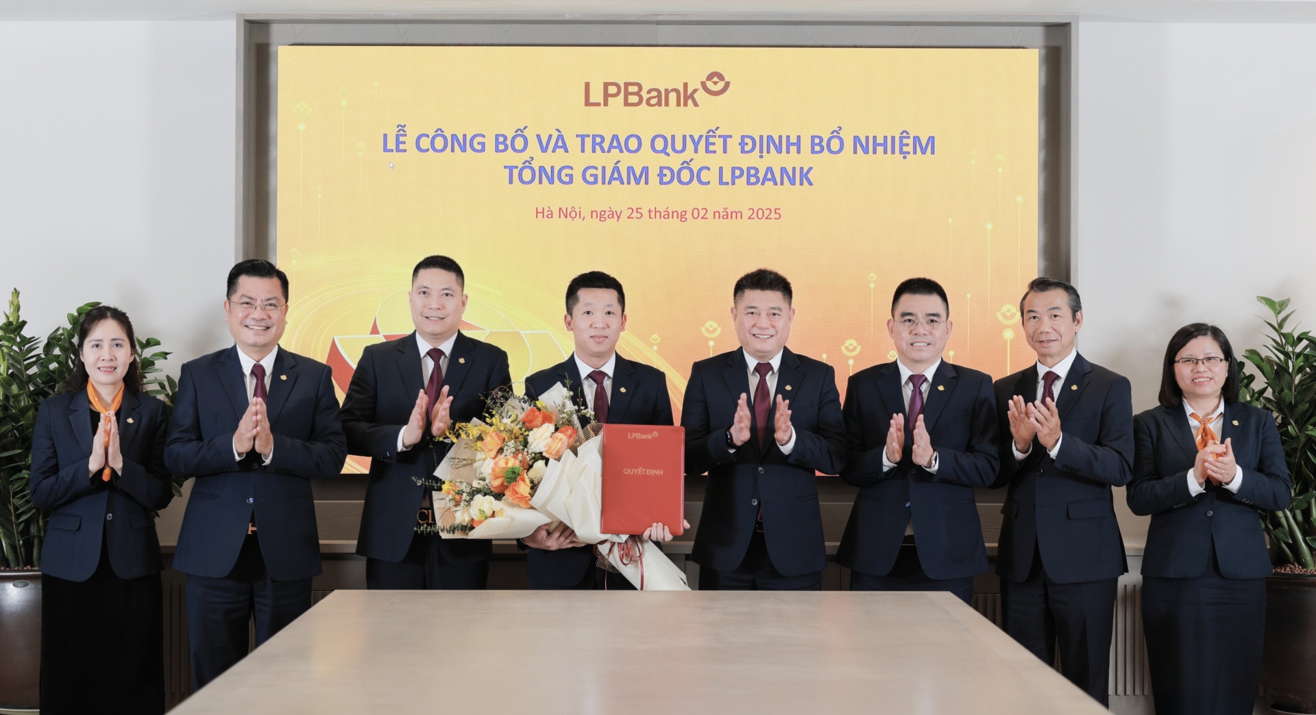 bo-nhiem-vu-quoc-khanh-lp-bank.jpg