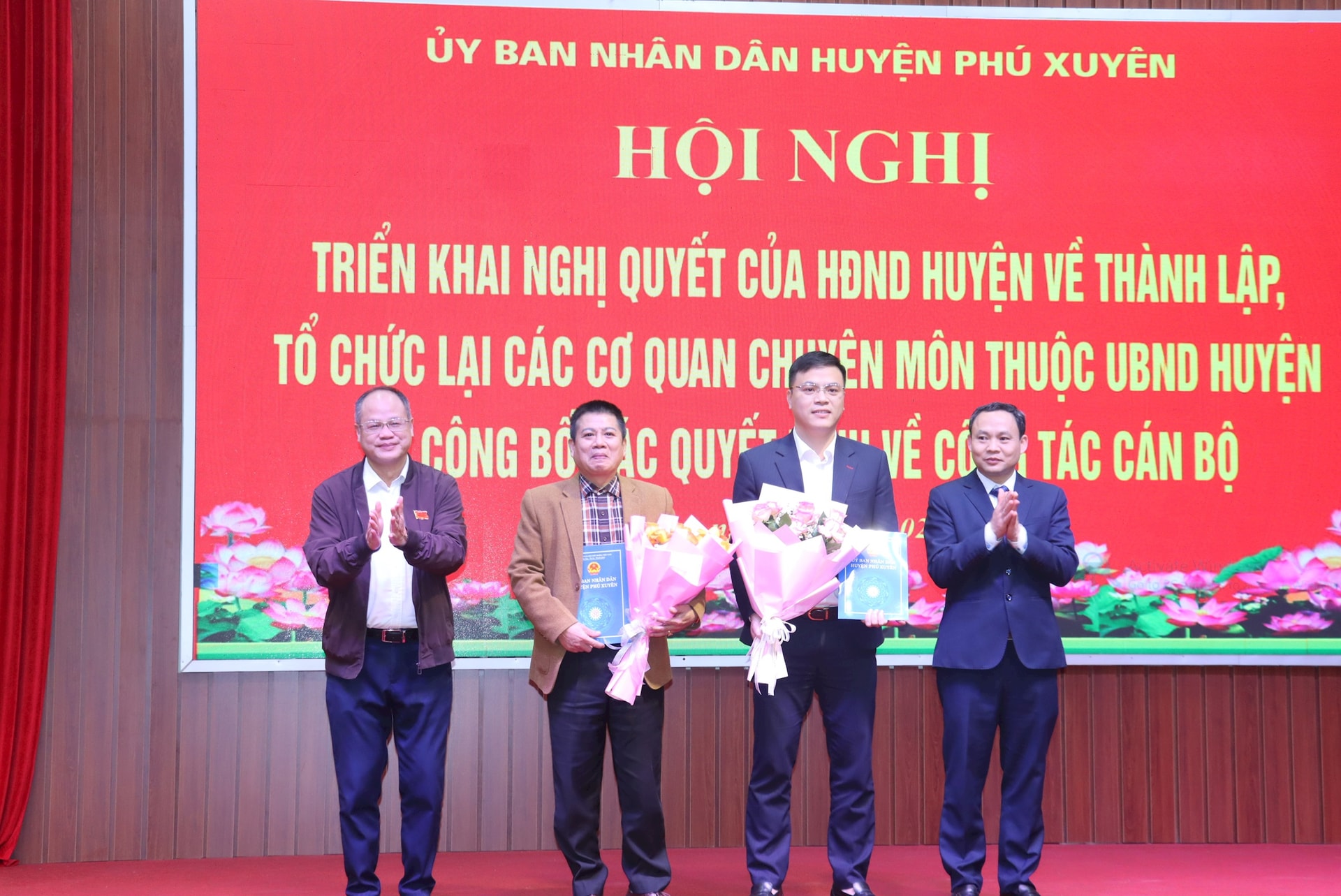 phu-xuyen-cong-bo-cong-tac-can-bo4.jpg