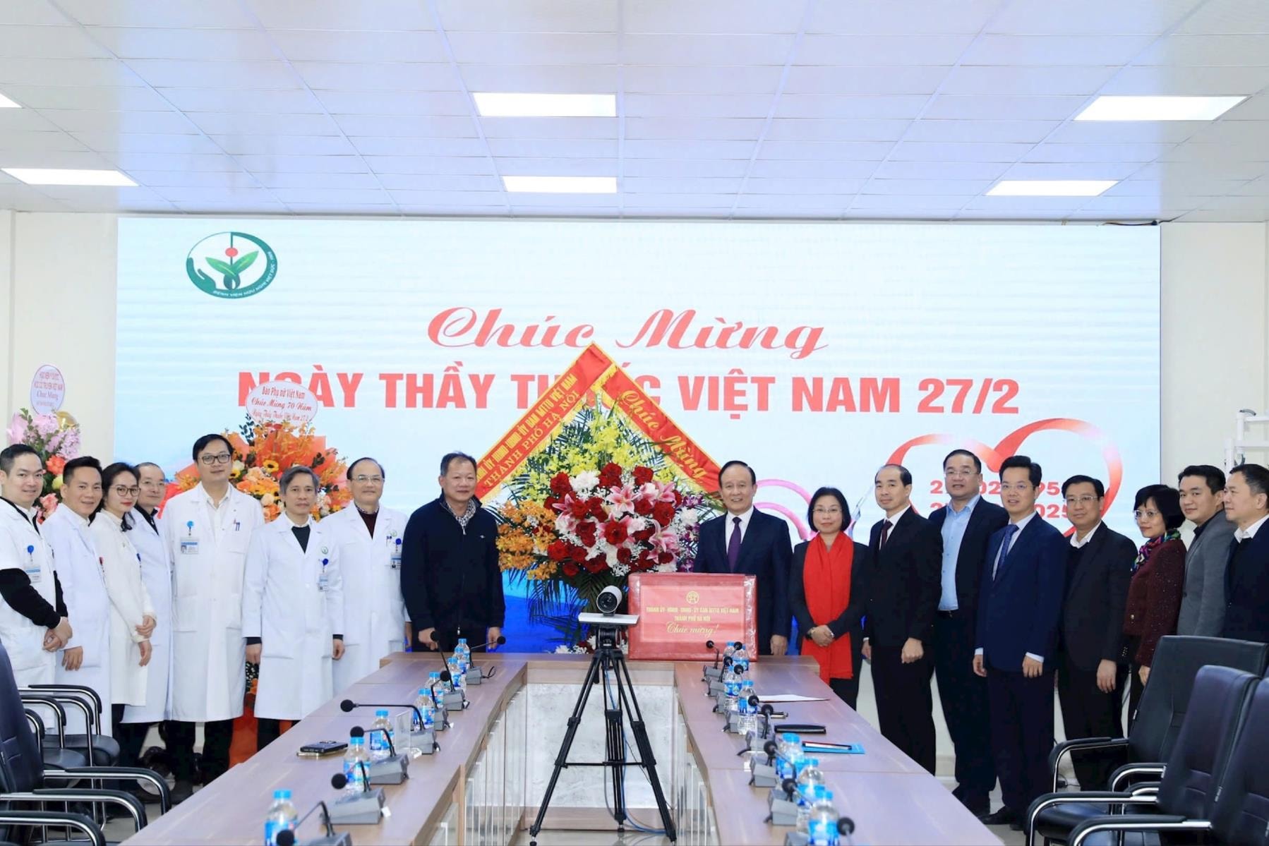 Chủ tịch HĐND thành phố Hà Nội chúc mừng Bệnh viện Hữu nghị Việt Đức và Bệnh viện Đức Giang
