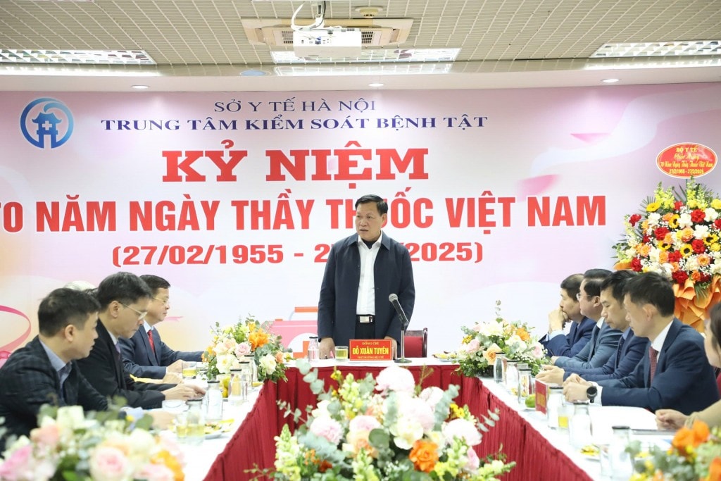 Thứ trưởng Bộ Y tế Đỗ Xuân Tuyên thăm và chúc mừng Trung tâm Kiểm soát bệnh tật thành phố Hà Nội - Tin tức sự kiện - Cổng thông tin điện tử Sở y tế Hà Nội