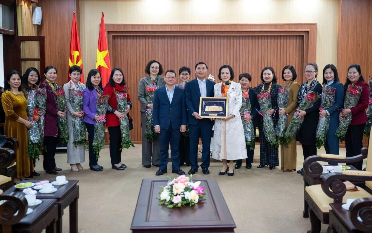 Phó Chủ tịch Quốc hội Nguyễn Thị Thanh làm việc tại huyện Mê Linh