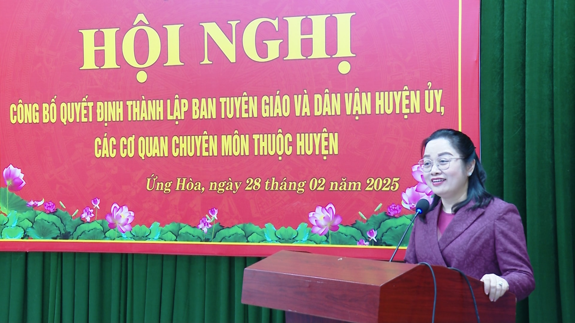 bi-thu-huyen-ung-hoa.jpg