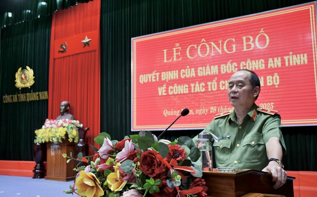 Thiếu tướng Nguyễn Hữu Hợp - Giám đốc Công an tỉnh phát biểu chỉ đạo tại buổi lễ