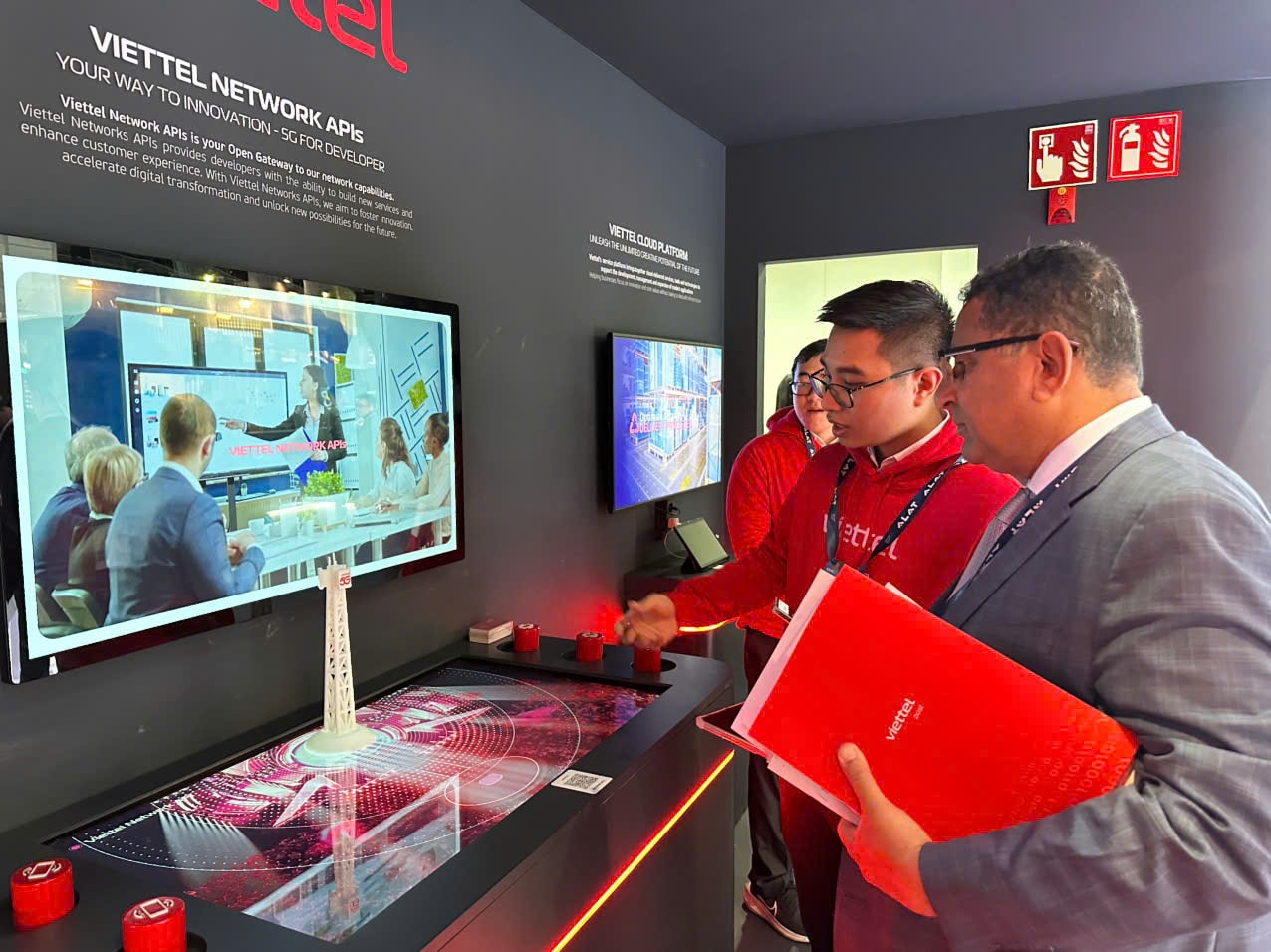 Viettel giới thiệu 22 sản phẩm công nghệ tại MWC 2025