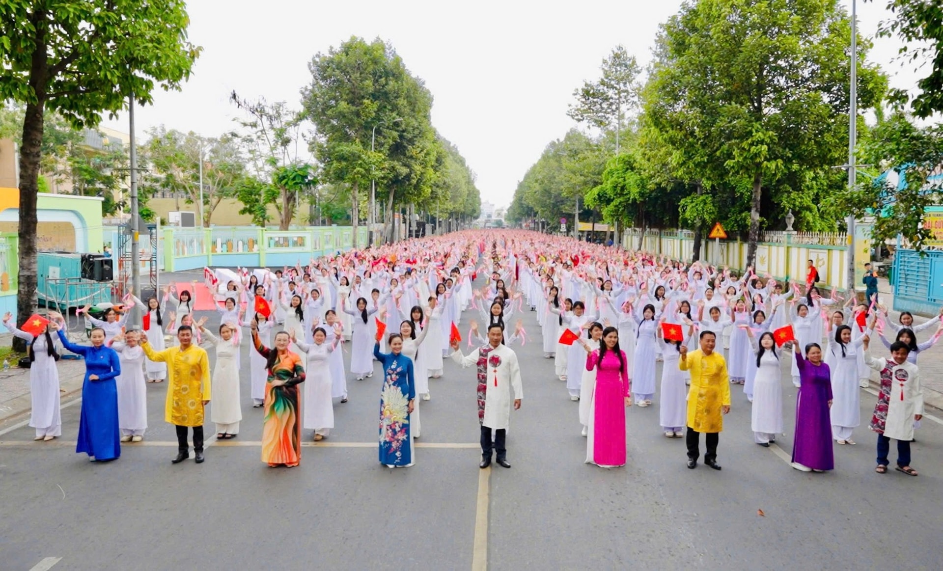 TP Hồ Chí Minh: Hơn 50.000 người tham gia chương trình “Đồng diễn dân vũ với áo dài”