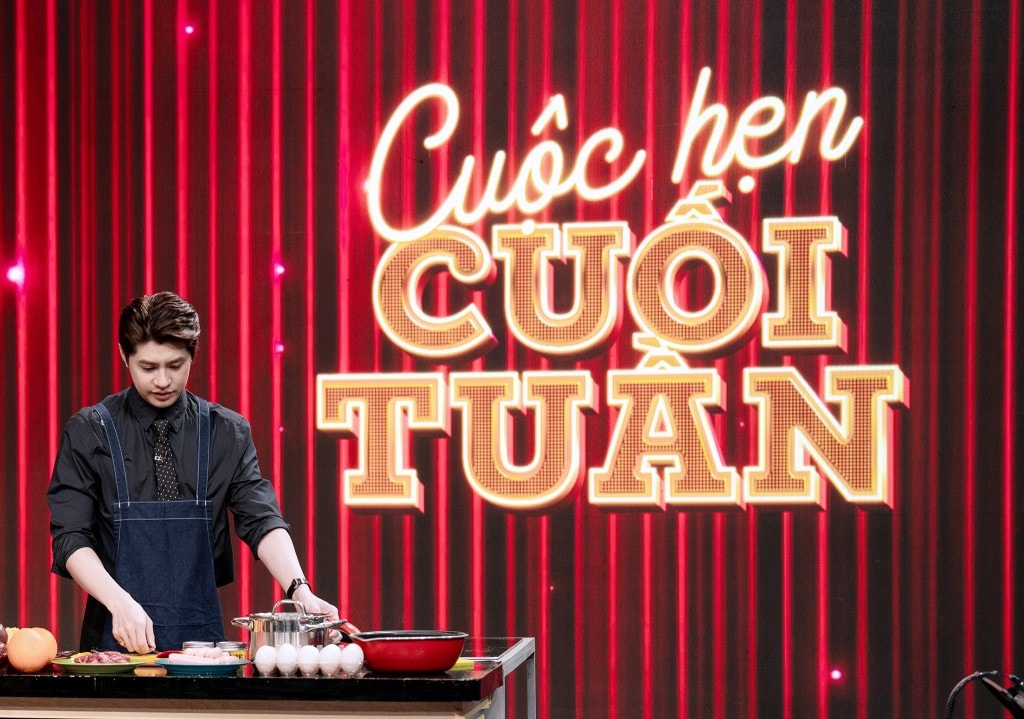 Noo Phước Thịnh thực hiện thử thách nấu ăn tại chương trình