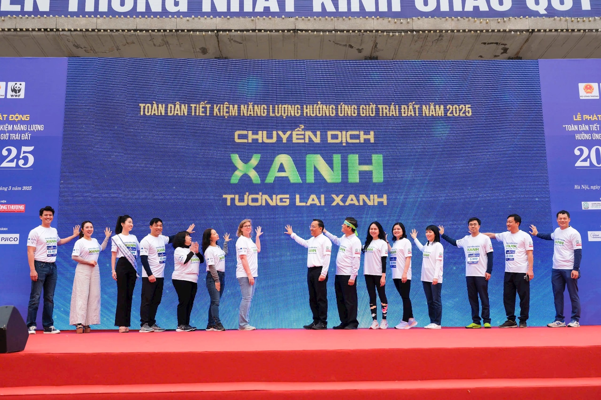 phat-dong-toan-dan-tiet-kiem-nang-luong-huong-ung-gio-trai-dat.jpg