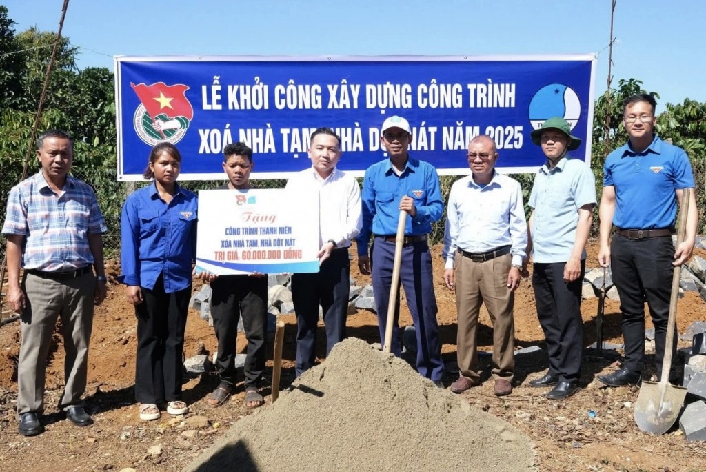 Khởi công xây dựng công trình xóa nhà tạm ở xã N'Thôn Hạ (huyện Đức Trọng)