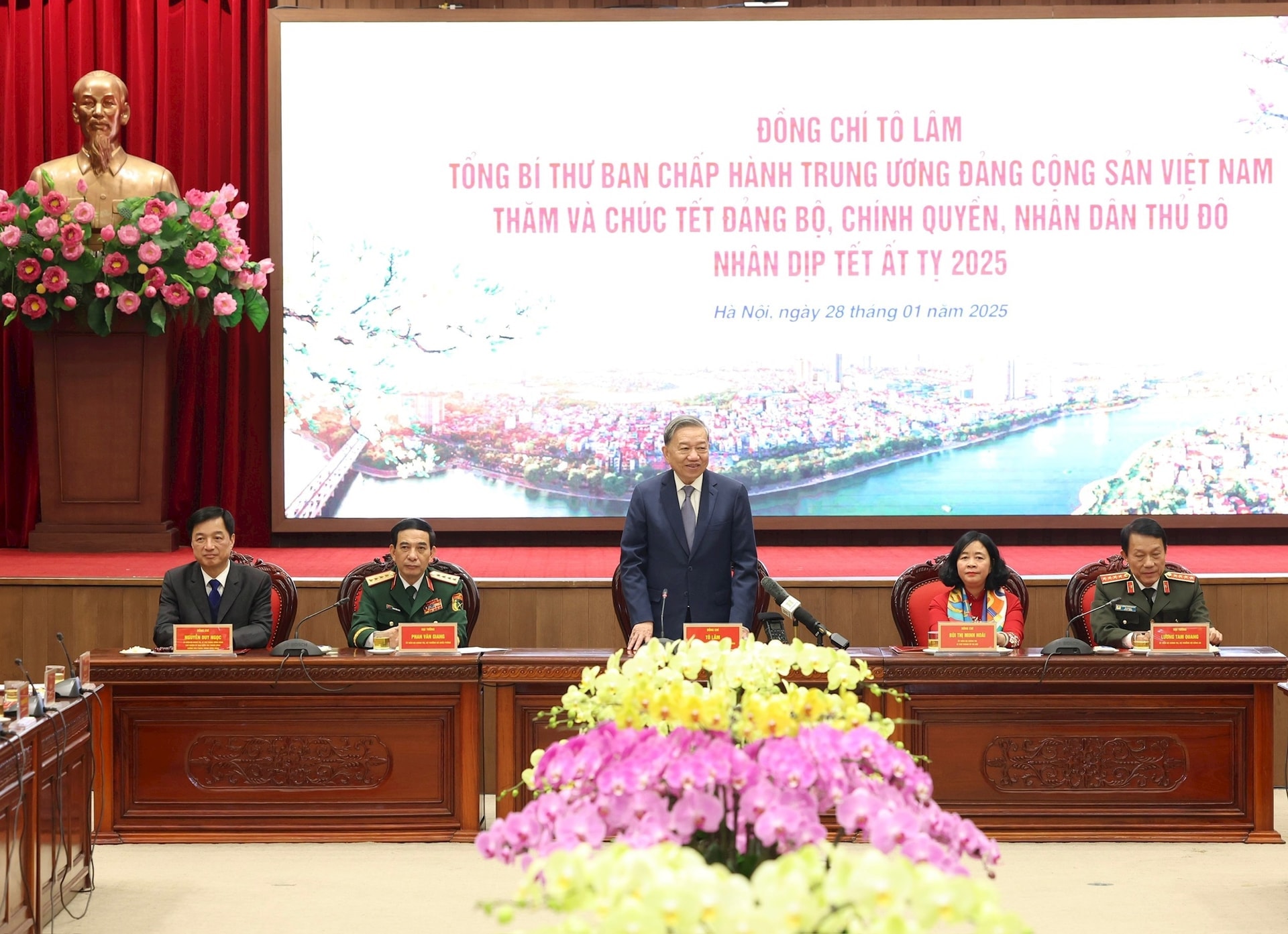 tong-bi-thu-to-lam-phat-bieu-chuc-tet-dang-bo-chinh-quyen-va-nhan-dan-ha-noi.-anh-viet-thanh.jpeg