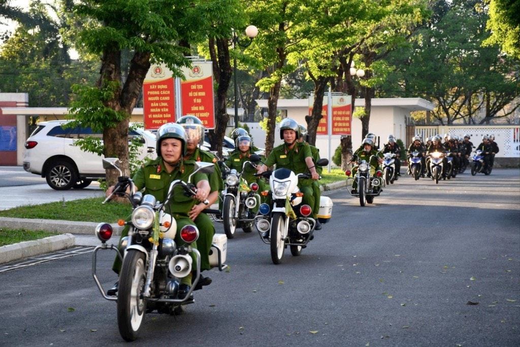 Diễu hành, biểu dương lực lượng trên các tuyến đường chính thuộc thành phố Tam Kỳ (Ảnh: Công an Quảng Nam)