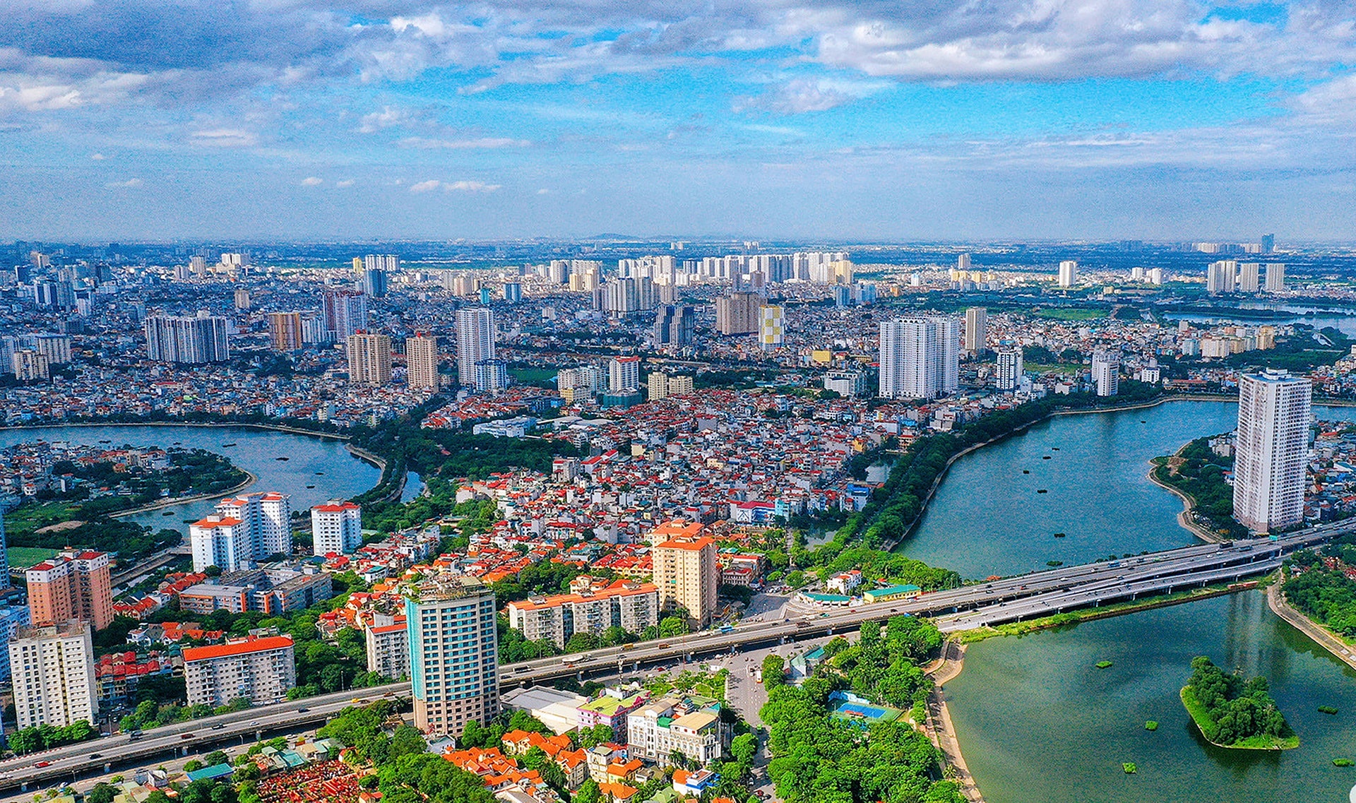 duoi-su-lanh-dao-chu-dong-sang-suot-cua-dang-bo-thanh-pho-ha-noi-da-san-sang-vuot-qua-moi-thu-thach-cung-ca-nuoc-vung-buoc-tren-con-duong-phat-trien.-1-.jpg