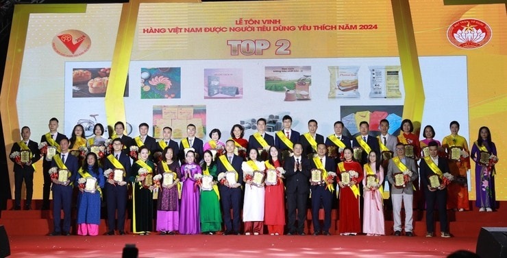 Gạo Hapro Đồng Vàng đặc biệt được vinh dự lọt Tốp 2 tại lễ tôn vinh “Hàng Việt Nam được người tiêu dùng yêu thích” năm 2024.