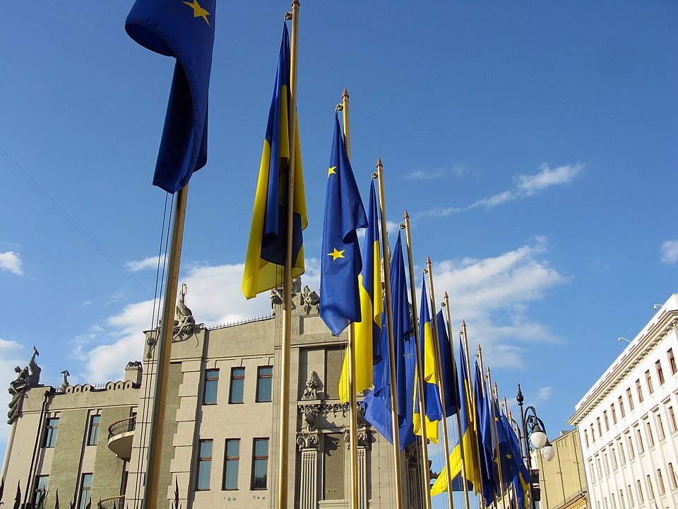 flags_of_eu_and_ukraine.jpg