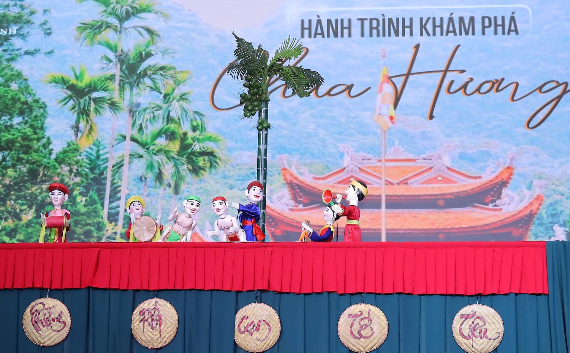 ha-noi-quoc-te-hanh-phuc-.jpg
