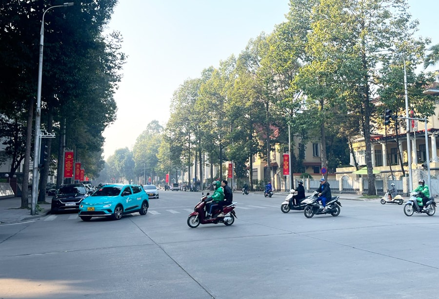 Bắc Bộ ngày nắng ấm, đêm có mưa nhỏ rải rác