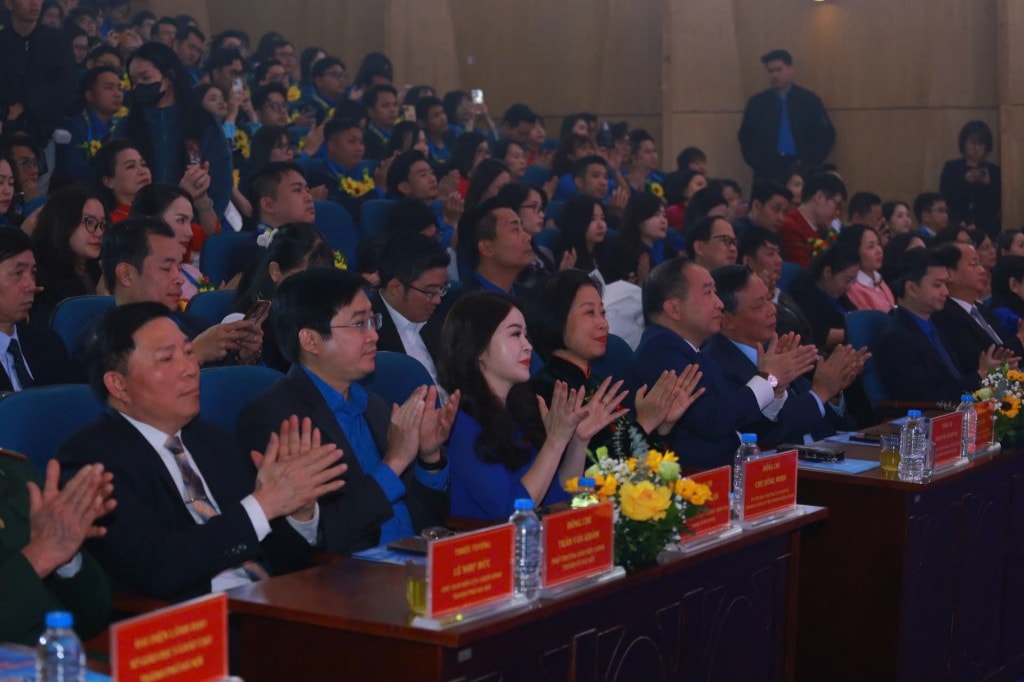 Các vị đại biểu tham dự chương trình 