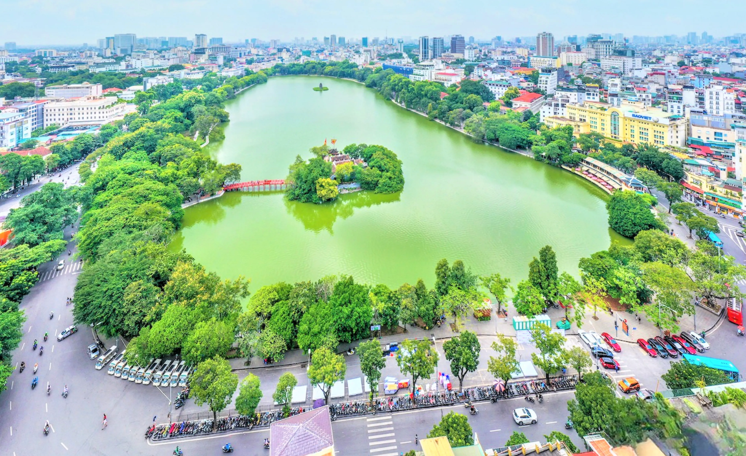 Bắc Bộ nắng ấm, Nam Bộ có mưa rào và dông