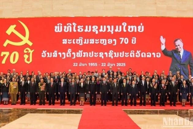 Mít tinh trọng thể kỷ niệm 70 năm Ngày thành lập Đảng Nhân dân Cách mạng Lào