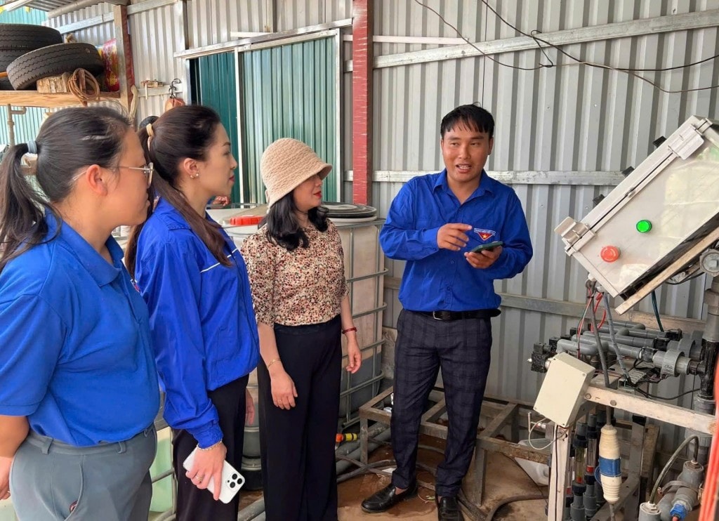 Ban Thường vụ Lãnh đạo Tỉnh đoàn Lâm Đồng tham quan mô hình canh tác nông nghiệp hữu cơ và ứng dụng chuyển đổi số 