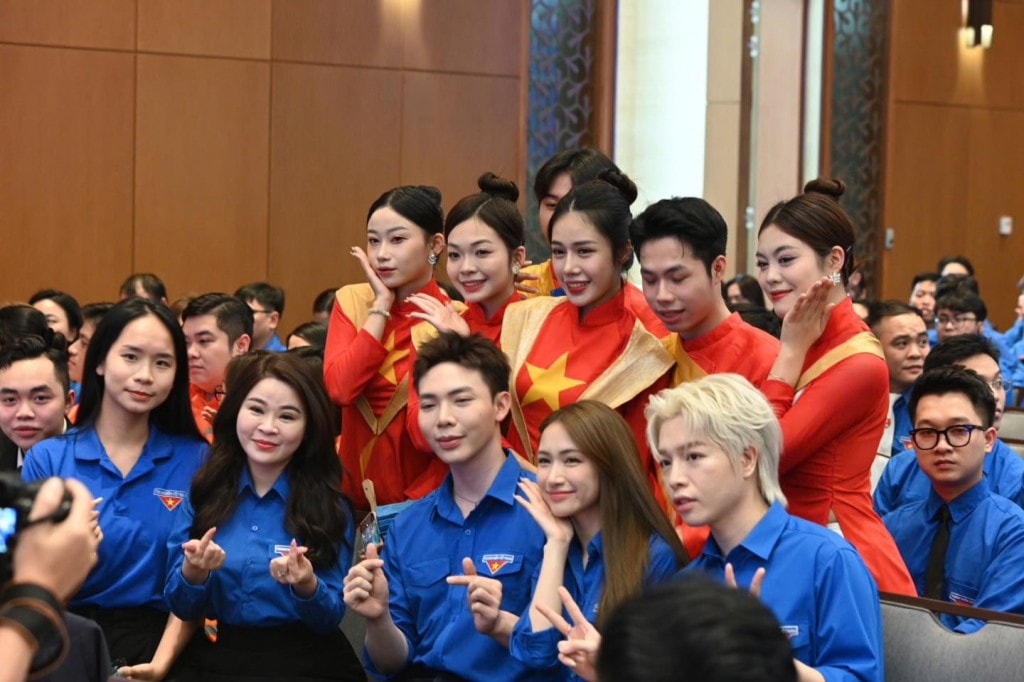 Cán bộ, đoàn viên, thanh niên tham gia chương trình đối thoại