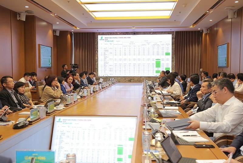Petrovietnam sử dụng AI xây dựng và trình bày báo cáo, phân tích dữ liệu, dự báo thị trường và xây dựng kế hoạch, kịch bản tăng trưởng tại cuộc họp BOD metting quý I/2025.