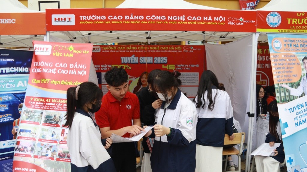 Nhiều ngành học tại trường được hỗ trợ từ 70% đến 100% học phí được các bậc phụ huynh và đông đảo học sinh quan tâm