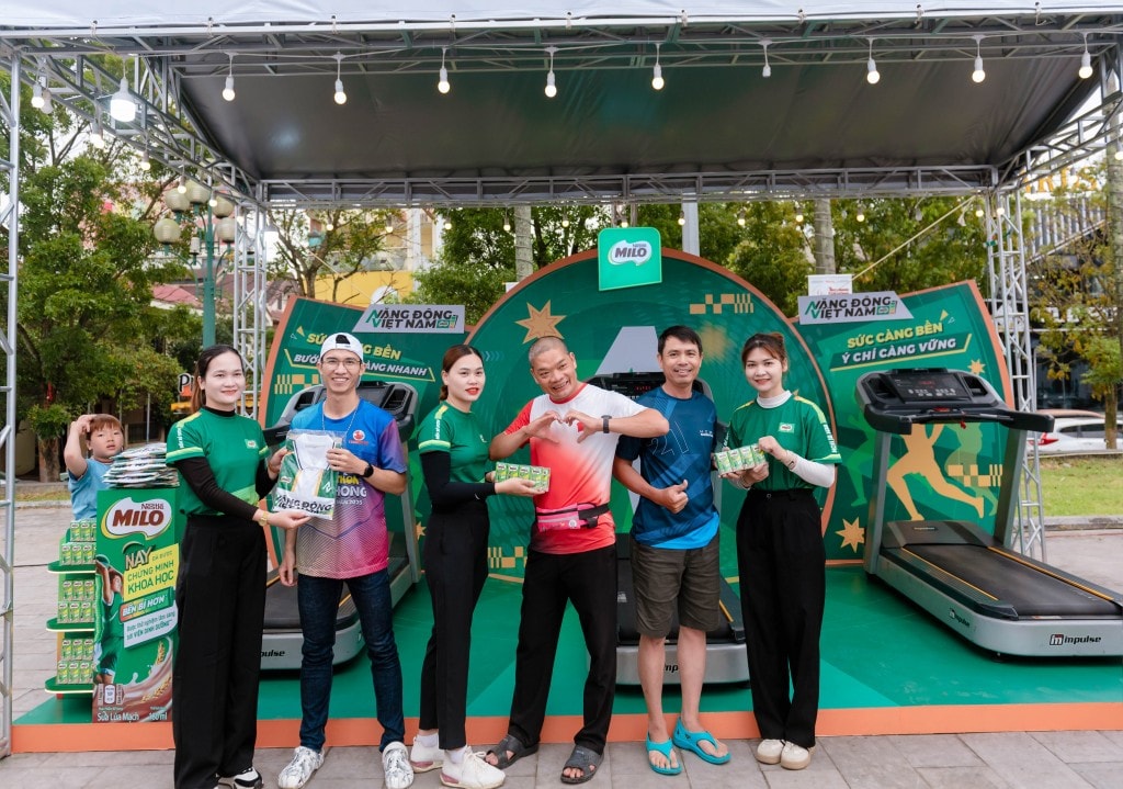 BTC tham quan khu vực trải nghiệm thể lực “Năng Động Việt Nam” của Nestlé MILO tại Giải Tiền Phong Marathon 2025
