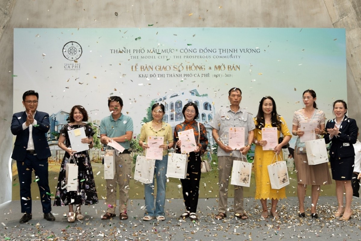 Chính thức bàn giao sổ hồng cho các cư dân và khách hàng, khu đô thị Thành Phố Cà Phê không chỉ khẳng định tính pháp lý vững chắc mà còn gia tăng sức hút và vị thế trên thị trường bất động sản. Chính thức bàn giao sổ hồng cho các cư dân và khách hàng, khu đô thị Thành Phố Cà Phê không chỉ khẳng định tính pháp lý vững chắc mà còn gia tăng sức hút và vị thế trên thị trường bất động sản.