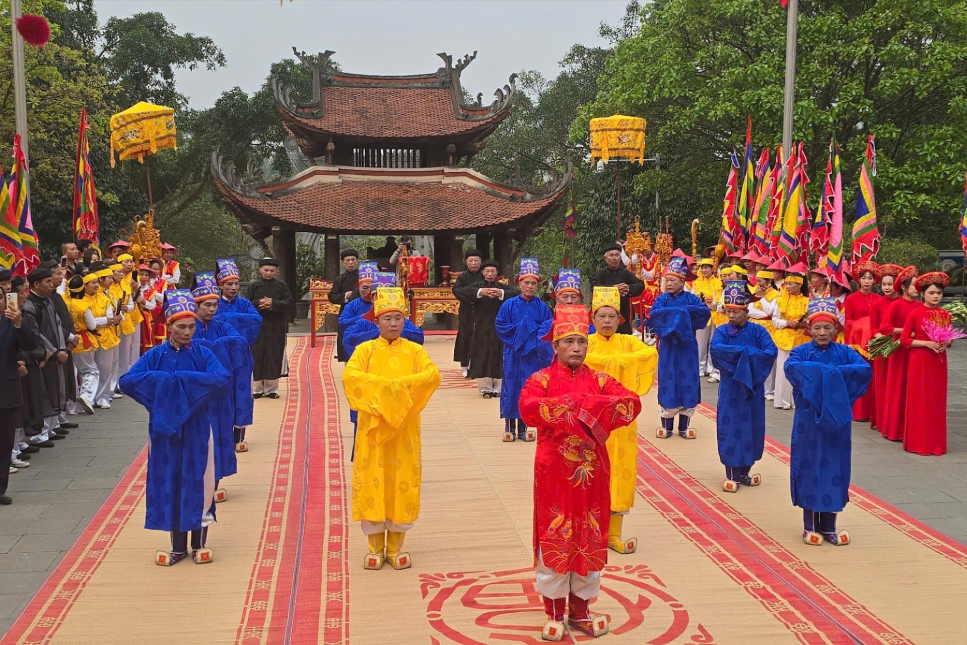 Linh thiêng Lễ dâng hương giỗ Quốc Tổ Lạc Long Quân và Tổ Mẫu Âu Cơ
