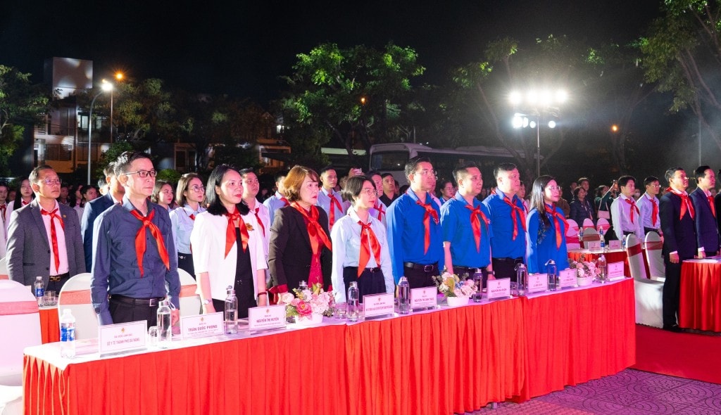 Các đại biểu tham dự chương trình (Ảnh Đ.Minh)