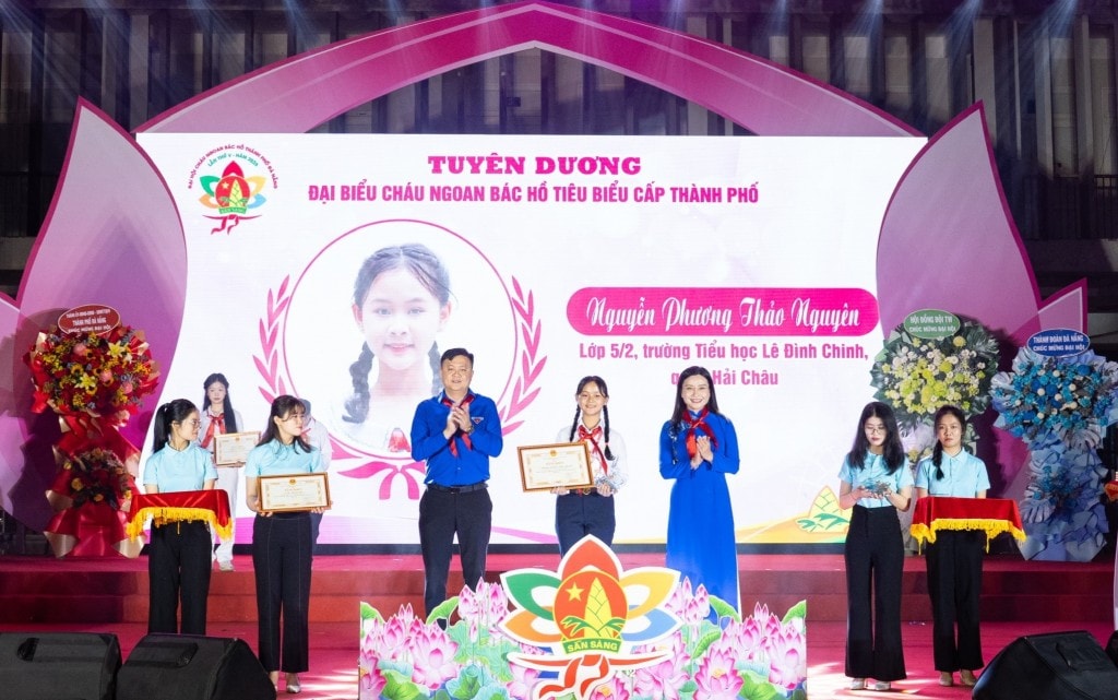 Đây là những tấm gương thiếu nhi xuất sắc trong học tập, trong các hoạt động văn hóa, thể thao, sáng tạo khoa học kỹ thuật (Ảnh Đ.Minh)
