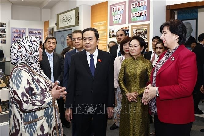Chủ tịch Quốc hội : “Việt Nam chúng tôi luôn sẵn sàng chào đón các bạn”
